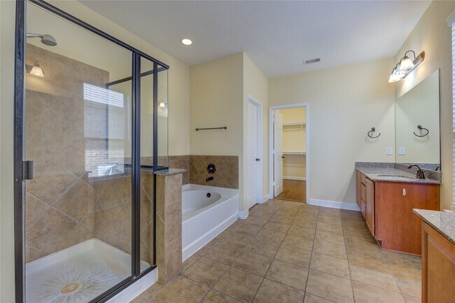 Building Photo - 26311 Parkman Grove Dr