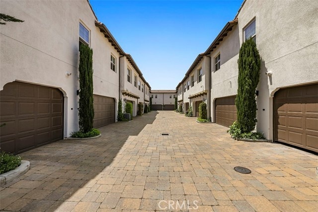 Building Photo - 596 S Casita St