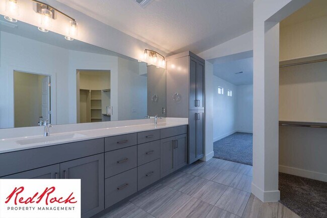 Building Photo - Incredible 3 Bedroom, 2 Bathroom Property ...