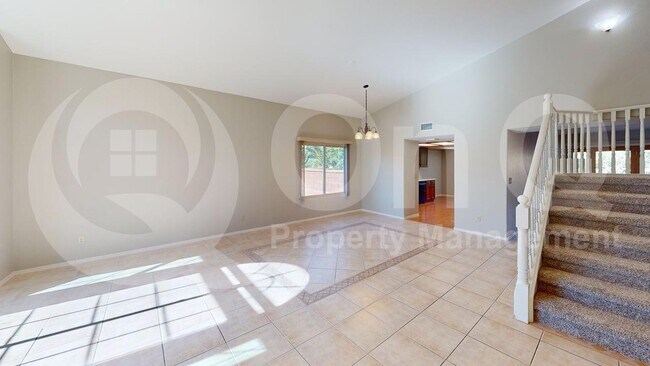 Building Photo - 874 W Port Royal Pl