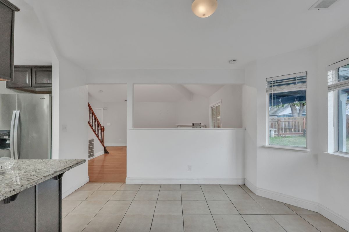 Building Photo - 940 Collegeview Dr