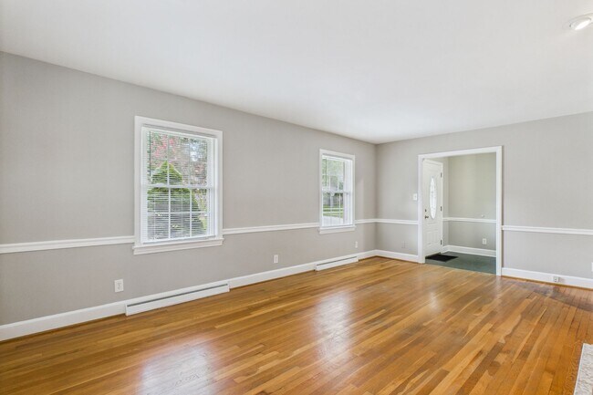 Building Photo - Large Home in Guilford Hills, Hardwood Flo...