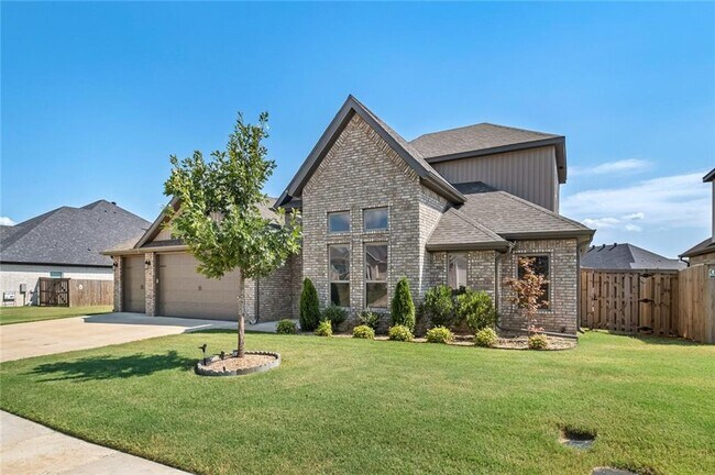 Building Photo - 230 Bequette Ln