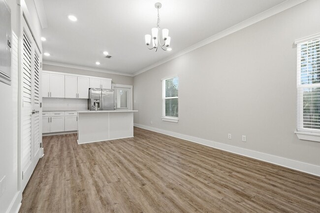 Building Photo - 3 Bedroom End Unit with a Lake View!!