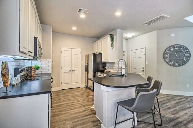 Building Photo - 21100 Santa Ana Cove