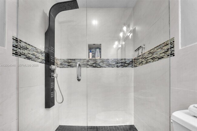 Building Photo - 10112 Royal Palm Blvd