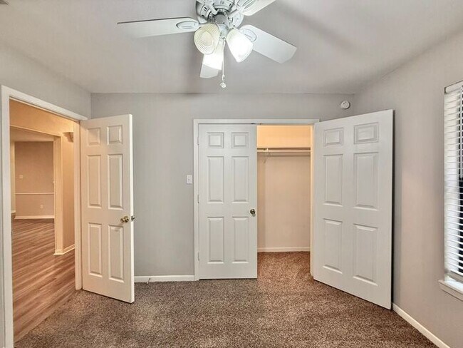 Building Photo - Tour Today! Stunning 3 Bedroom, 2 Bathroom Duplex in Tyler!