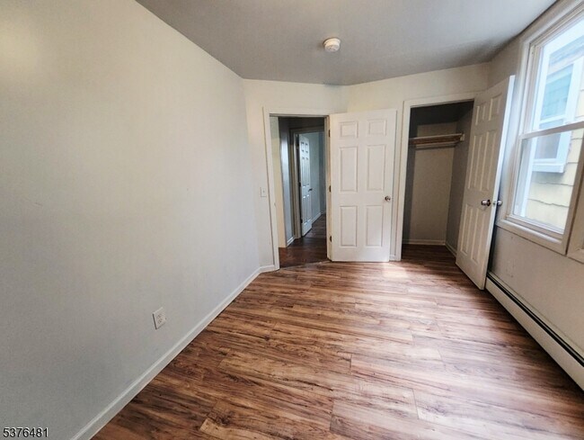 Building Photo - 116 Smith St