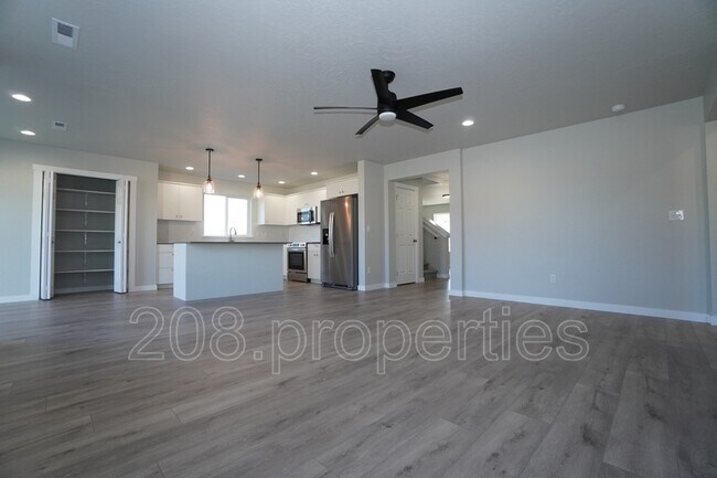 Building Photo - 1218 W Bass River Dr