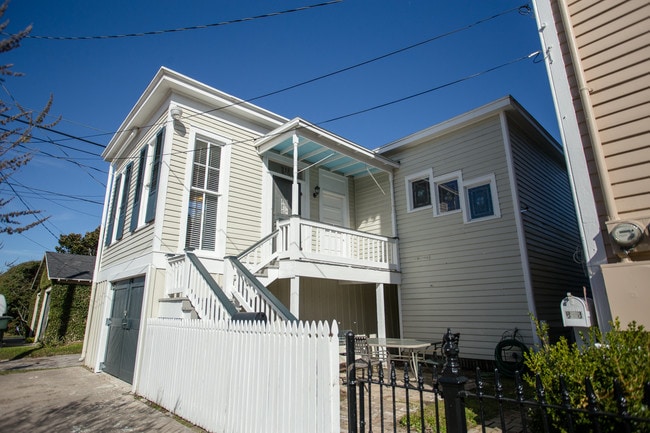 Building Photo - 814 13th St