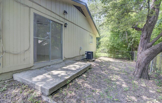 Building Photo - 805 Sirocco Dr