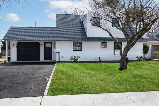Primary Photo - 27 Walnut Ln