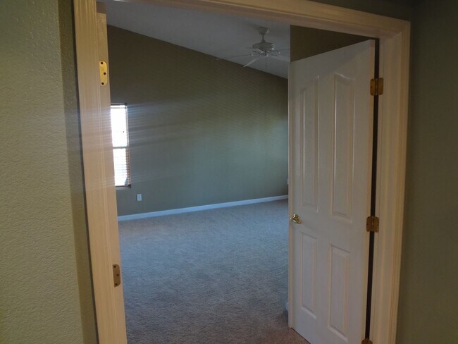 Building Photo - 4 br, 3.5 bath House - 2053 North Bend Drive