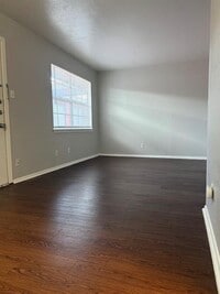 Building Photo - 307 E 31st St