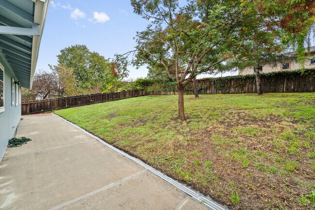 Building Photo - 34 Altamont Dr