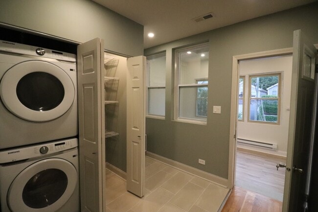 Building Photo - 1446 W Irving Park Rd