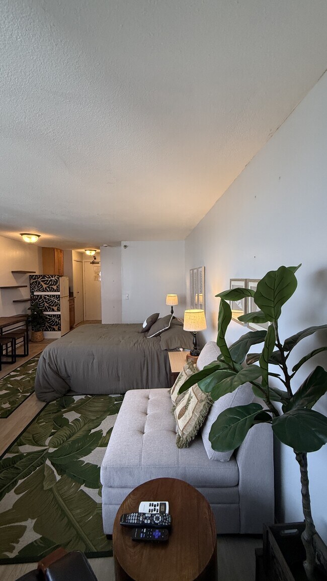 Building Photo - 1700 Ala Moana Blvd