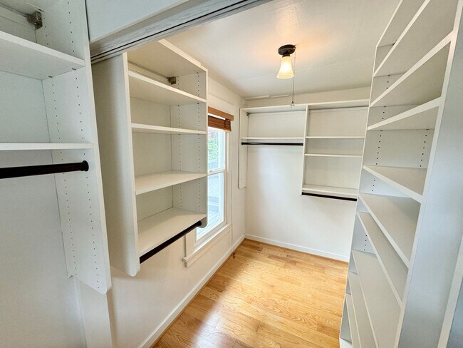 Building Photo - Cozy Ballard Retreat: 2-Bed, 2-Bath Home with Office & Wet Bar