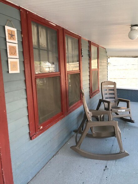 Porch - 1136 Cook Ave