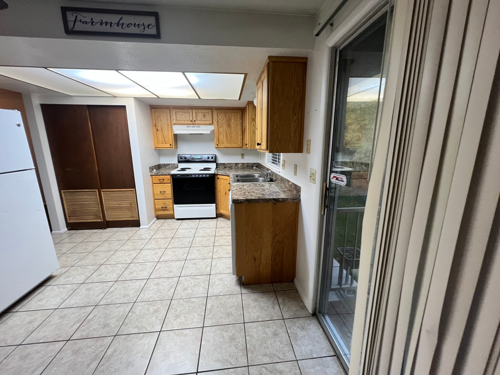 Building Photo - 689 E 2300 N