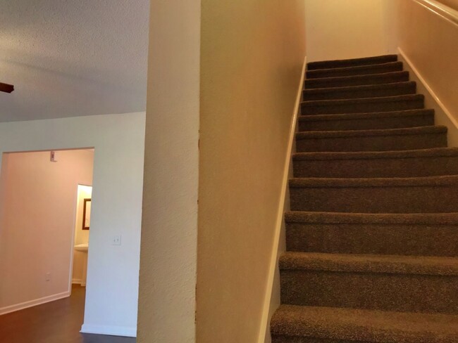 Building Photo - 765 Canyon Oak Loop