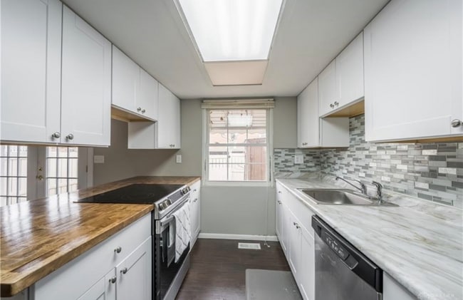 Building Photo - 1408 Long Island Ct