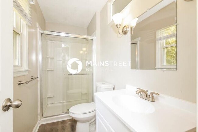Building Photo - 3 Bedroom Pet-Friendly Home in Parkville, MO with Main Street Renewal