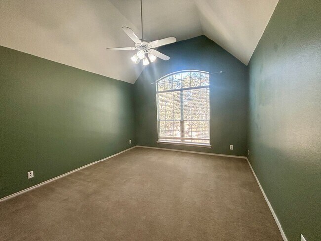 Building Photo - 4-Bed Home in Gated Community with Amenities