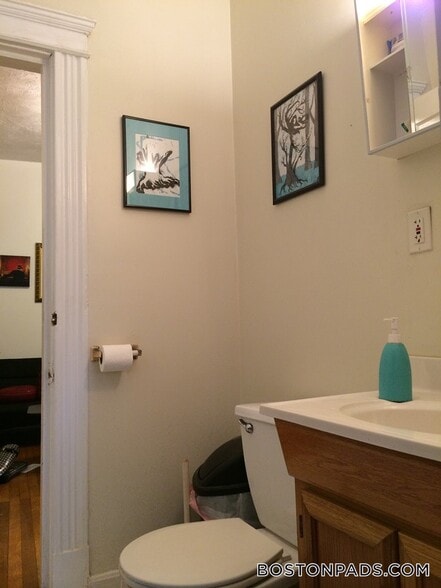 Building Photo - 107 Gordon St