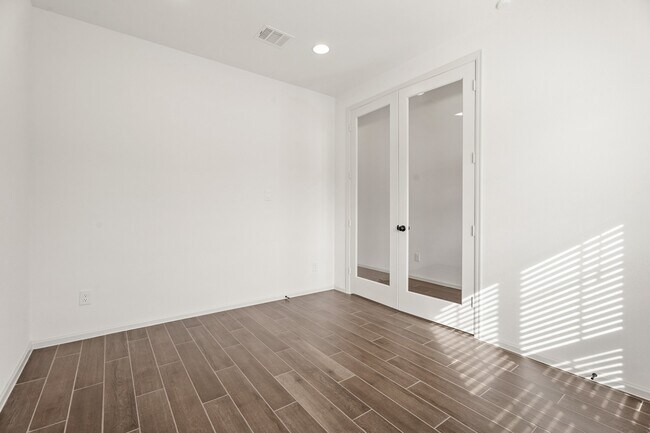 Building Photo - 4918 Morrison Dr