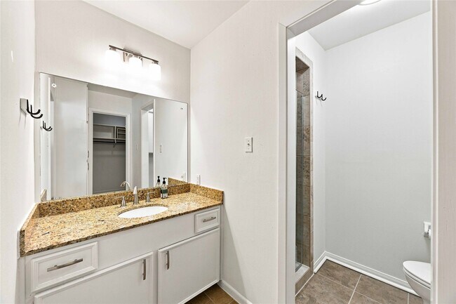 Building Photo - 6215 Queensloch Dr