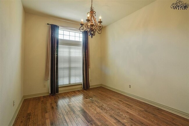 Building Photo - 8 Maplewood Ct