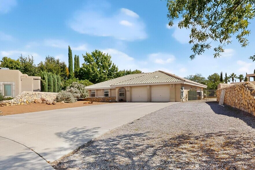 Building Photo - 2004 Vista Lejano