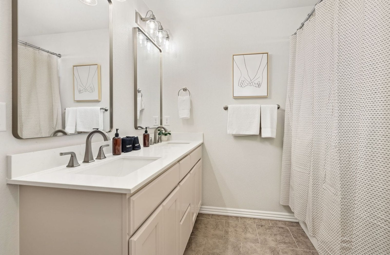 Building Photo - 3813 W Pawnee Rd