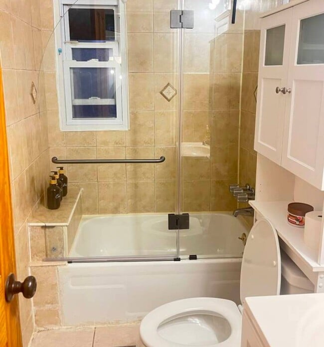 Building Photo - 21-24 28th Ave