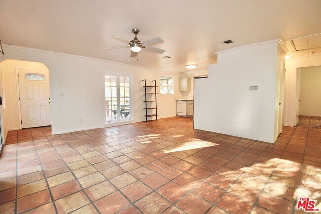 Building Photo - 20200 Paradise Ln