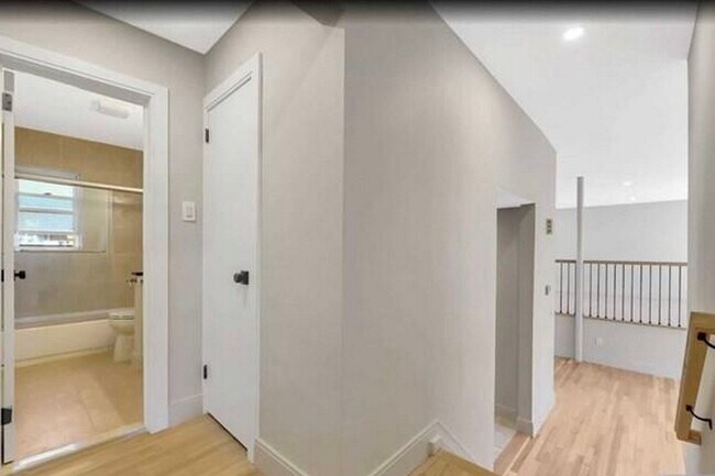 Building Photo - 22 Greentree Terrace