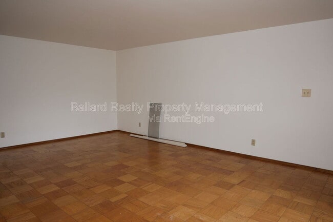 Building Photo - 4517 Evanston Ave N