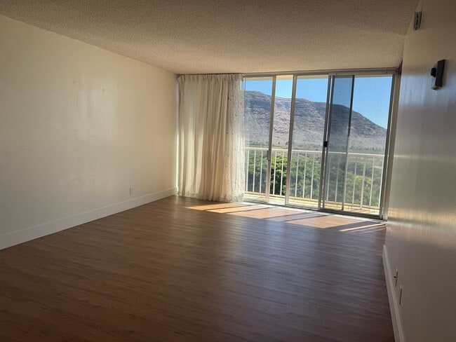 Building Photo - Makaha Valley Towers