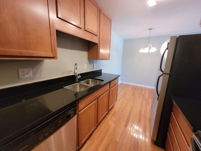 Building Photo - Beautiful 1 Bedroom Condo! All Utilities I...