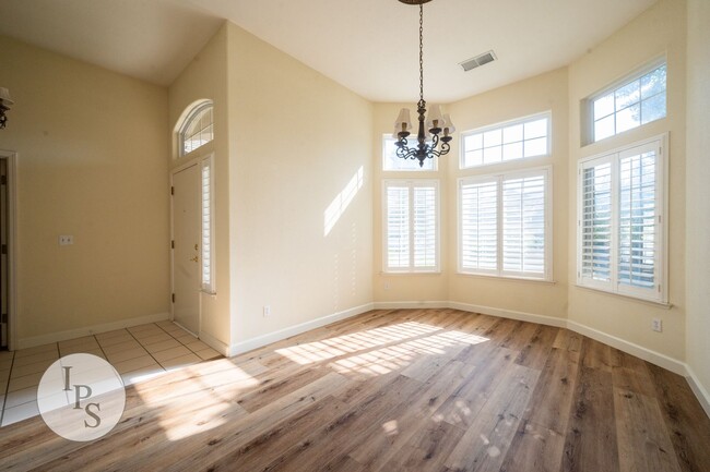 Building Photo - NorthWest Fresno Home, 3BR/2BA, Built 1998...