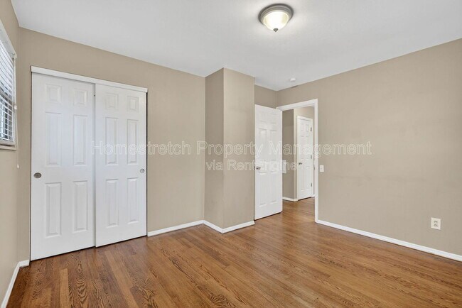 Building Photo - 2 Canary Ct