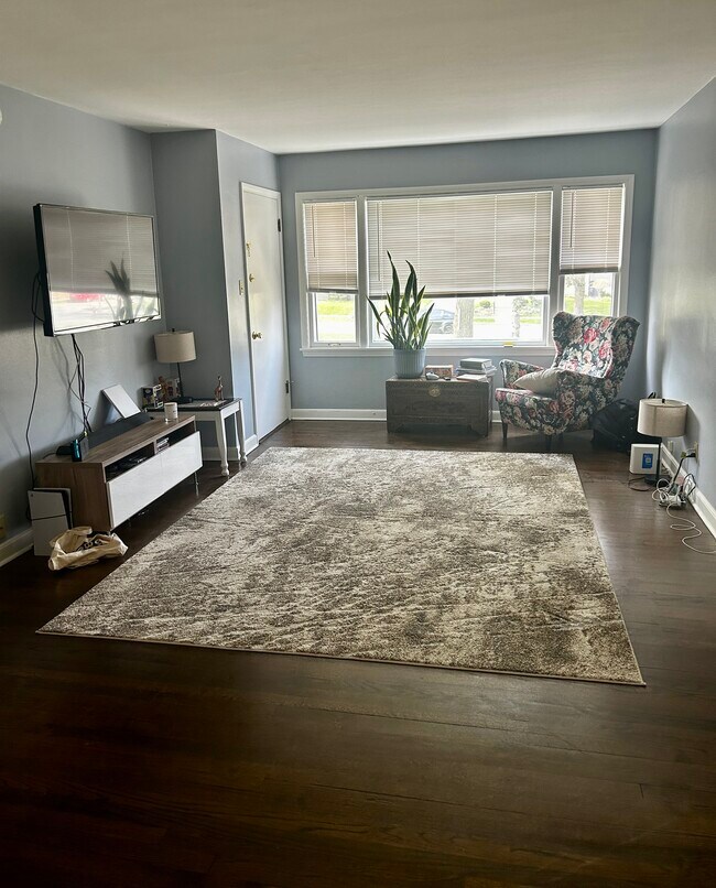 Building Photo - 5315 4 Unit