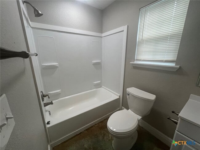 Building Photo - 661 W Austin St
