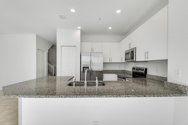 Building Photo - 6208 SE Portofino Cir