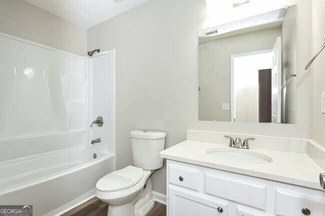 Building Photo - 561 Sunnyhill Dr
