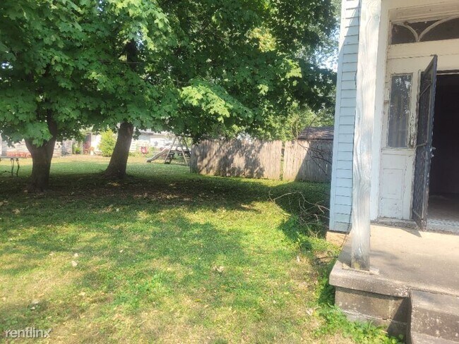 Building Photo - 3404 Main St