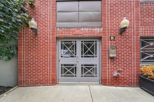 Building Photo - 1107 Grand St