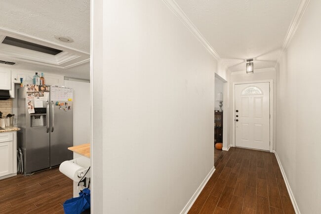 Building Photo - 9262 Friendship Rd