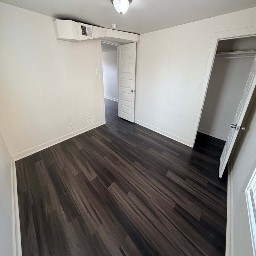 Building Photo - 114 9th Ave